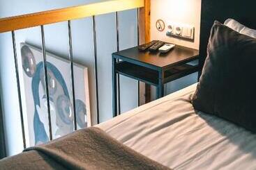 هتل آپارتمان Brother House Kaunas