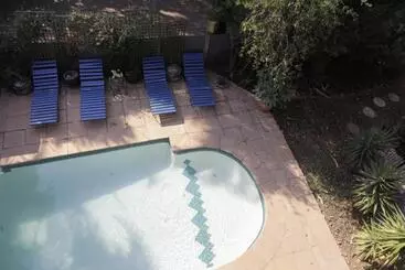 Majatalo Blue Grass Nest