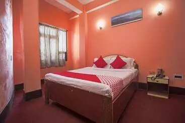 هتل Oyo 23546 Pushpak