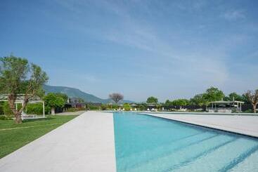 Отель Secret Garden Resort & Spa