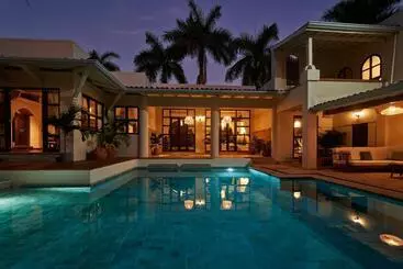 Hotelli Paradise Beach Lodge