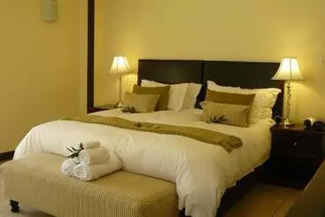 Pension Moon And Sixpence Garden Guest House