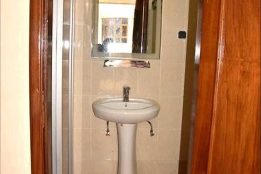 هتل Hôtel Kin Comfort