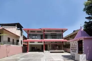 Hotel Oyo 17077 Elegant Guest House