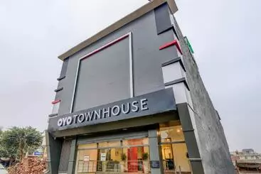 Hotel Collection O Singha Chowk