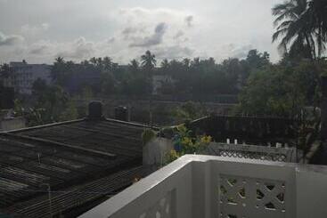 Pensió Nakshatraa Guest House