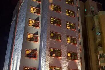 هتل Flowery Holiday Suites