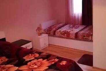 تختخواب و صبحانه Sanmari