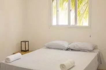 هتل Black Sand Beachhouse