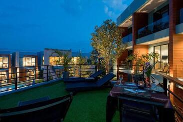 هتل Peace Blue Naiharn Naturist Resort Phuket Sha Extra Plus