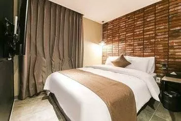 Hotel Docking