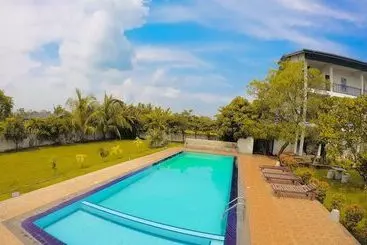 ホテル Four Points Resort   Anuradhapura