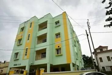 Hotel Oyo 15474 The Village Inn