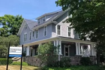 Aamiaismajoitus (B&B) Charlevoix House