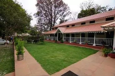 ホテル Mpt Karnikar Bungalow