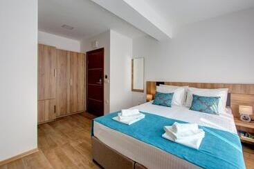 پانسیون Villa Floris