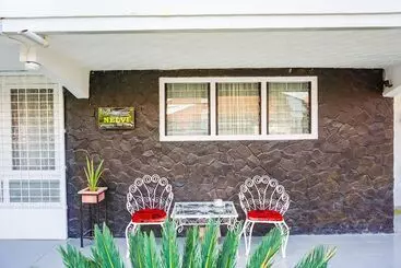 Hotel Oyo 433 Nelvi Residence Syariah