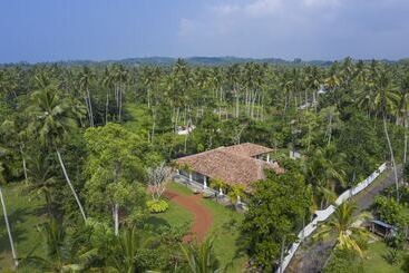 פנסיון Monara House, Talpe