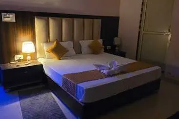 Hotel Jhilmil Jungle Resort