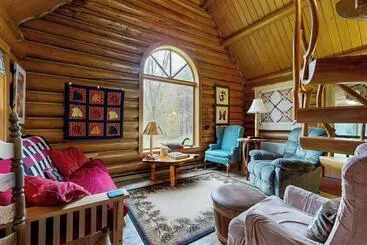 Mökkimajoitus Charming Log Cabin On 50 Acres W/ Kayaks, Row Boat, Firepit, Skiing And More