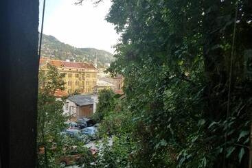 پانسیون Curovac View