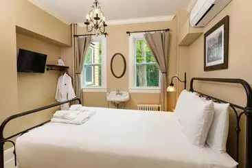 Pine Cottage Bed & Breakfast