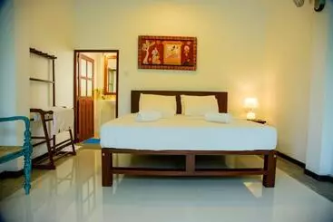 Pensione Doors Guesthouse & Cafe