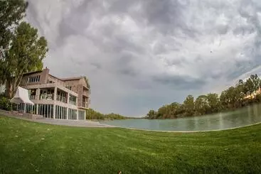 ペンション Broadwater River Estate