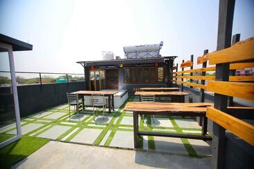 پانسیون Osaka Taj