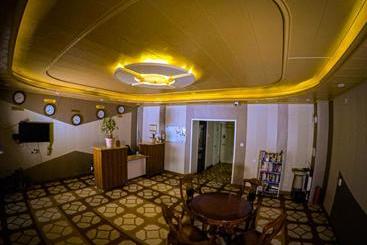 Pensione Lg Tour & Hostel