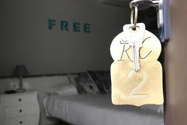 پانسیون Hostal Sant Roc