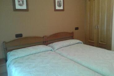 بنسيون Hostal Les Bedules