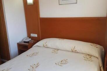 پانسیون Hostal Mediterraneo