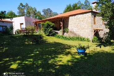 مبيت وإفطار Casas Vale Martinho