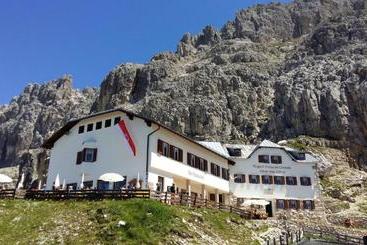 Hospedaria Rifugio Fronza Alle Coronelle   Kölner Hütte