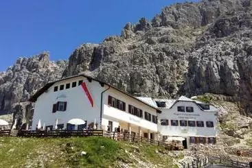 Retkeilymaja Rifugio Fronza Alle Coronelle   Kölner Hütte