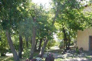 בית מלון כפרי Agriturismo Francadu