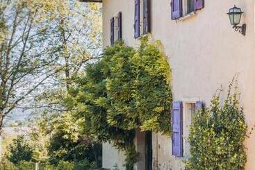 ホテル Agriturismo Montevecchio Isolani