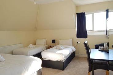 Majatalo Carmel Serviced Rooms