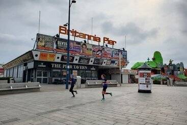 膳宿费 The Collingwood