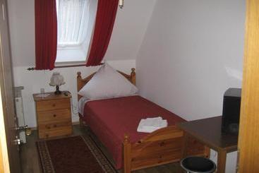 Hospedaria Syrtaki Bei Nikos