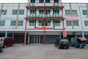 ホテル Reddoorz Plus Near Kepri Mall