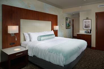 The Merrill Hotel & Conference Center, Muscatine, A Tribute Portfolio