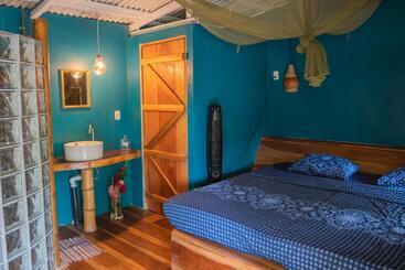 پانسیون Roots Family