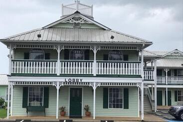 מוטל Deluxe Inn And Suites