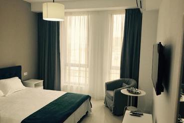 ペンション Mamaia Beach Side