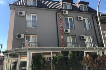 پانسیون Villa Piano&bar