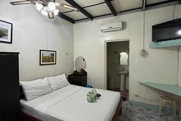 Hostel Ice Bear Bar & Tourist Inn