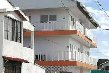 پانسیون Victoria S Gennie Bay Village Hostal