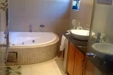 Majatalo Ekhaya Guest House